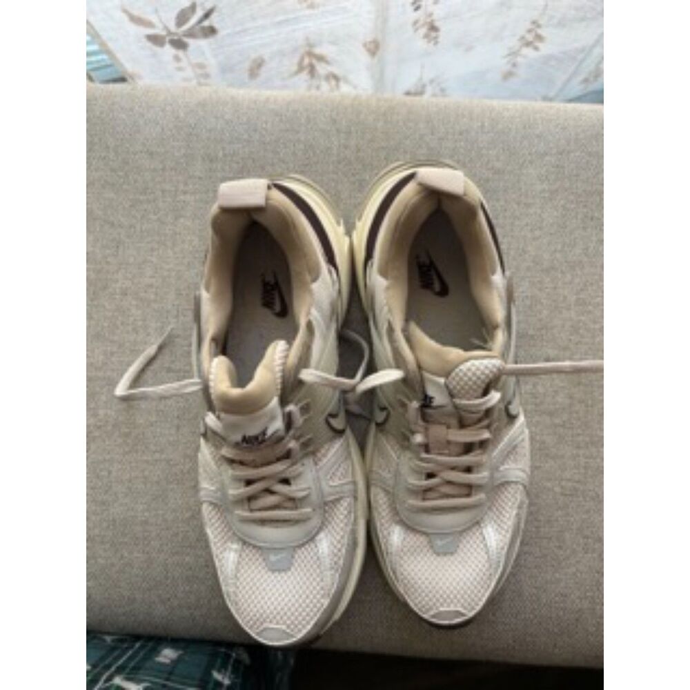 Nike Neutral Beige Athletic Sneakers Women's Size 9.5 Cream Tan Running Shoes